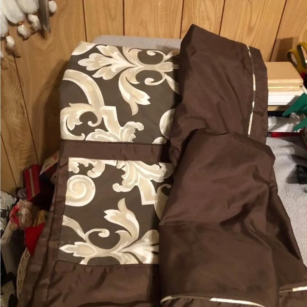 Elegant Brown and Cream Bedding Set
